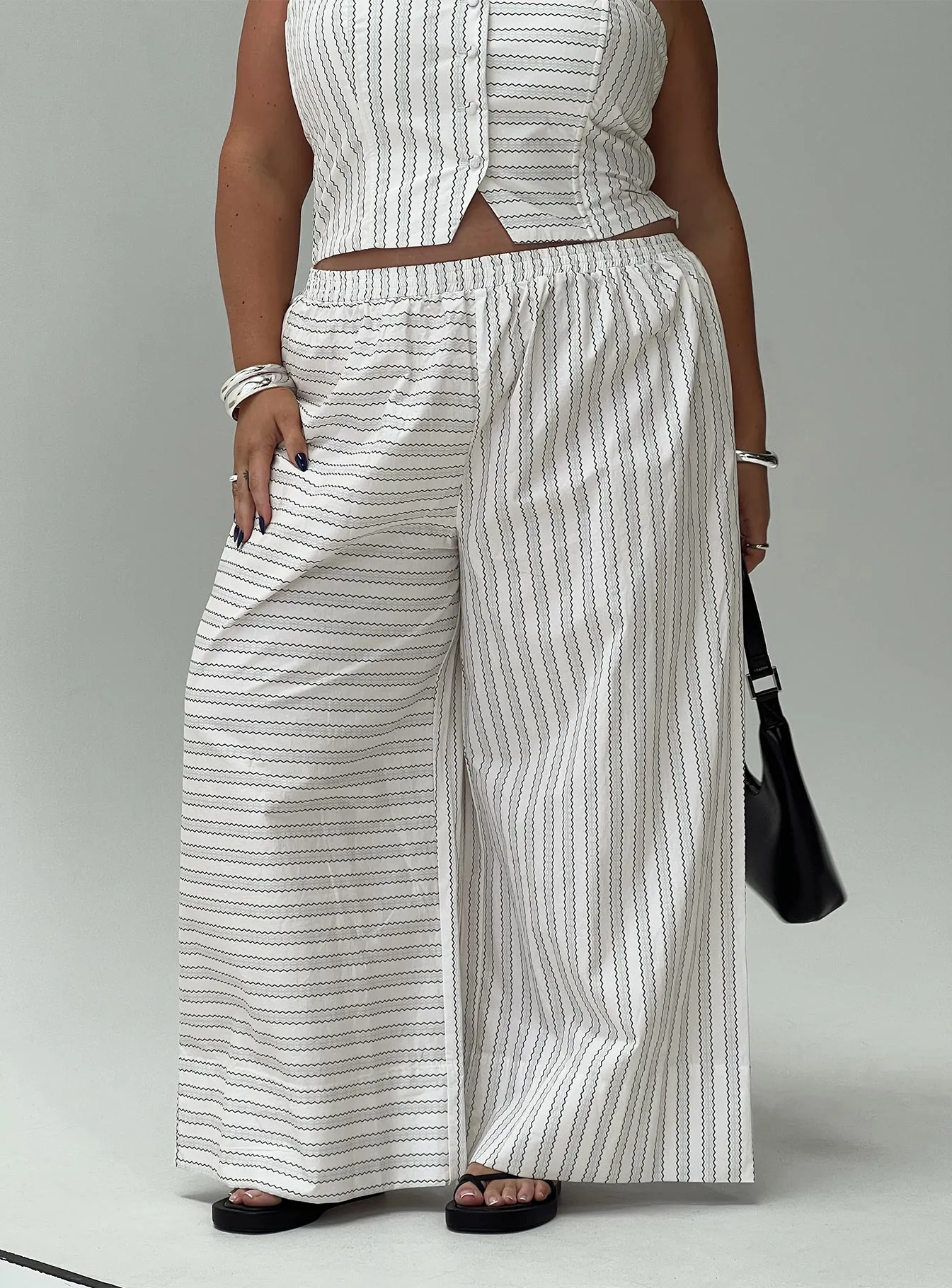 Boarder Pants White Stripe Curve