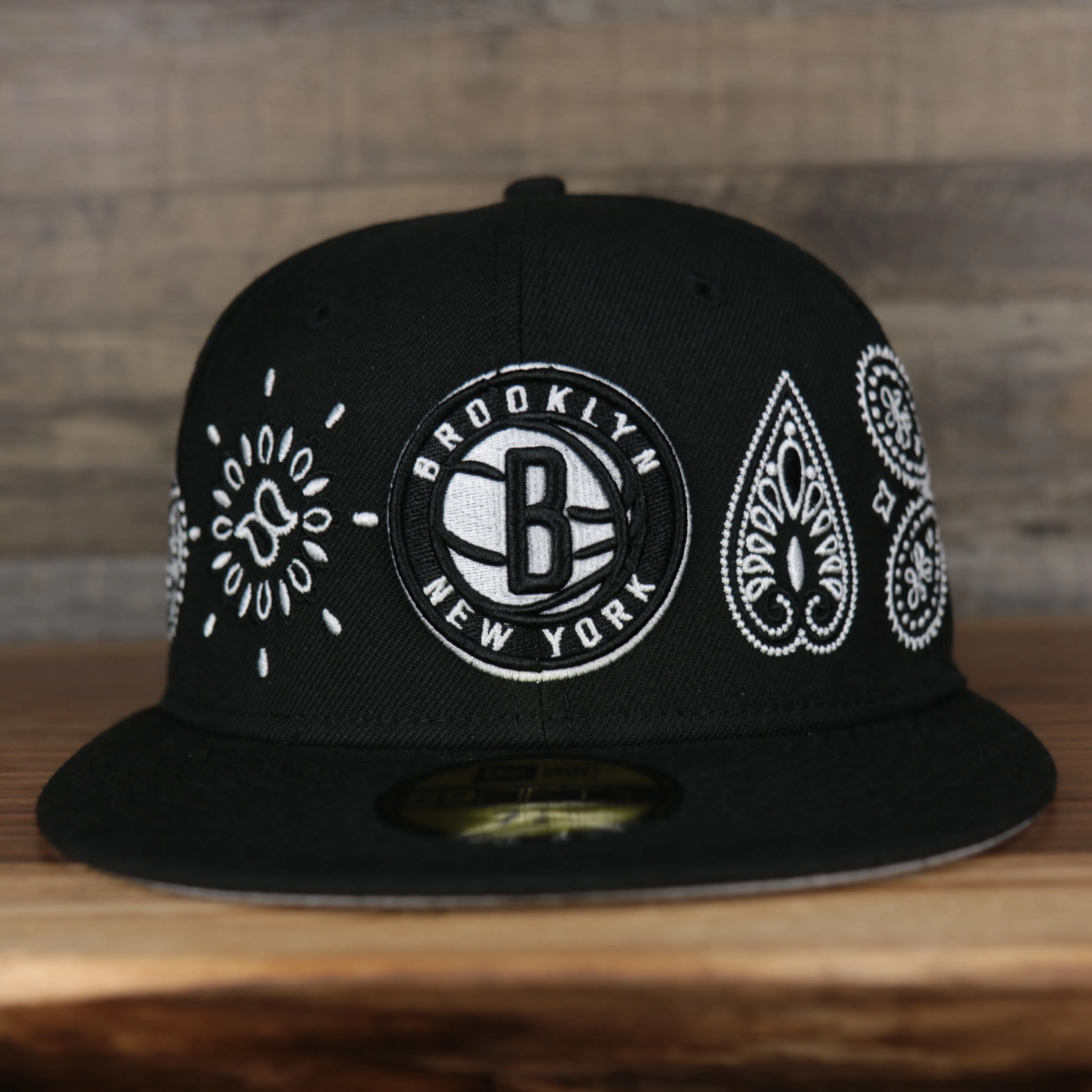 Brooklyn Nets All Over Paisley Bandana Pattern Grey Bottom 5950 Fitted Cap | Black