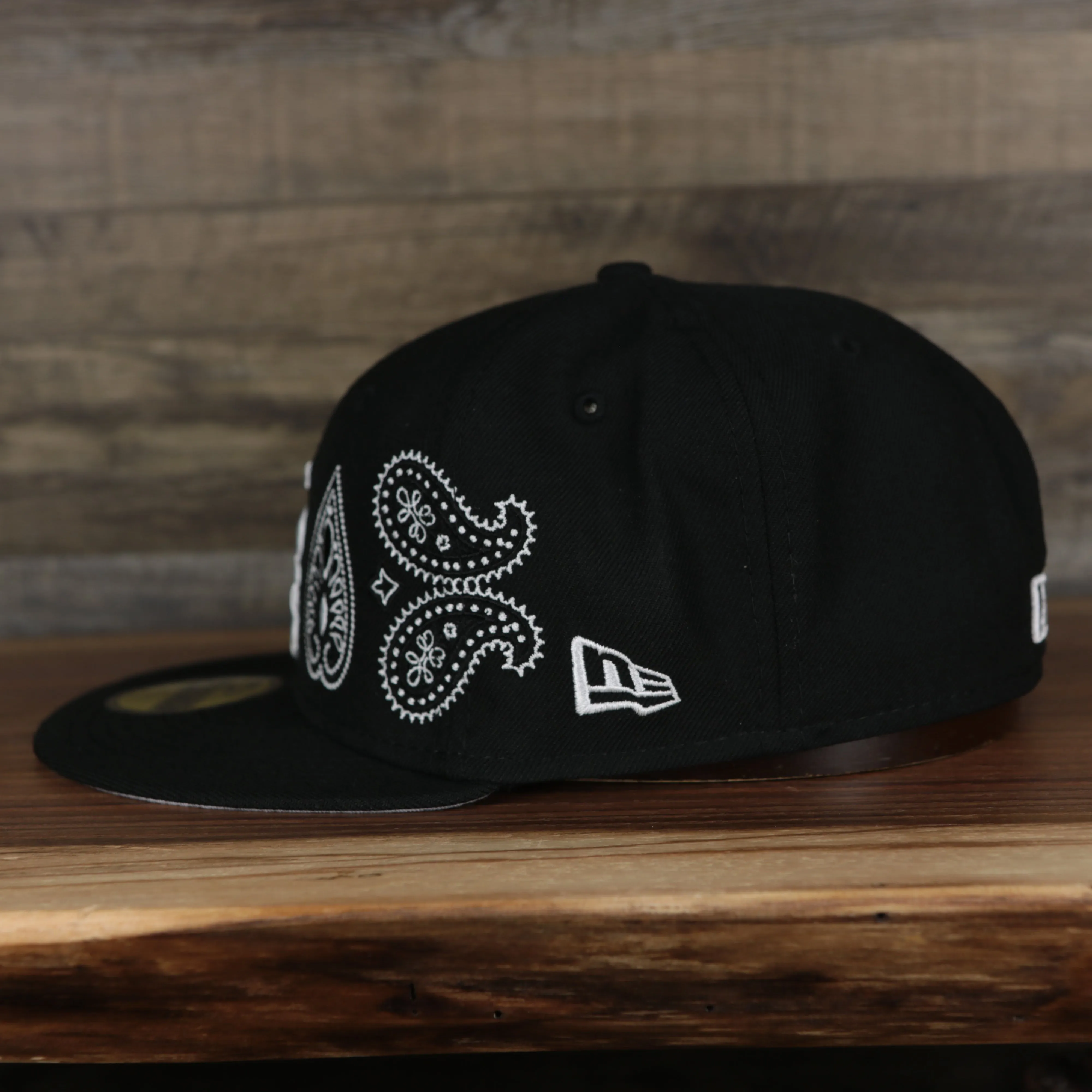 Chicago White Sox All Over Paisley Bandana Pattern Grey Bottom 5950 Fitted Cap | Black