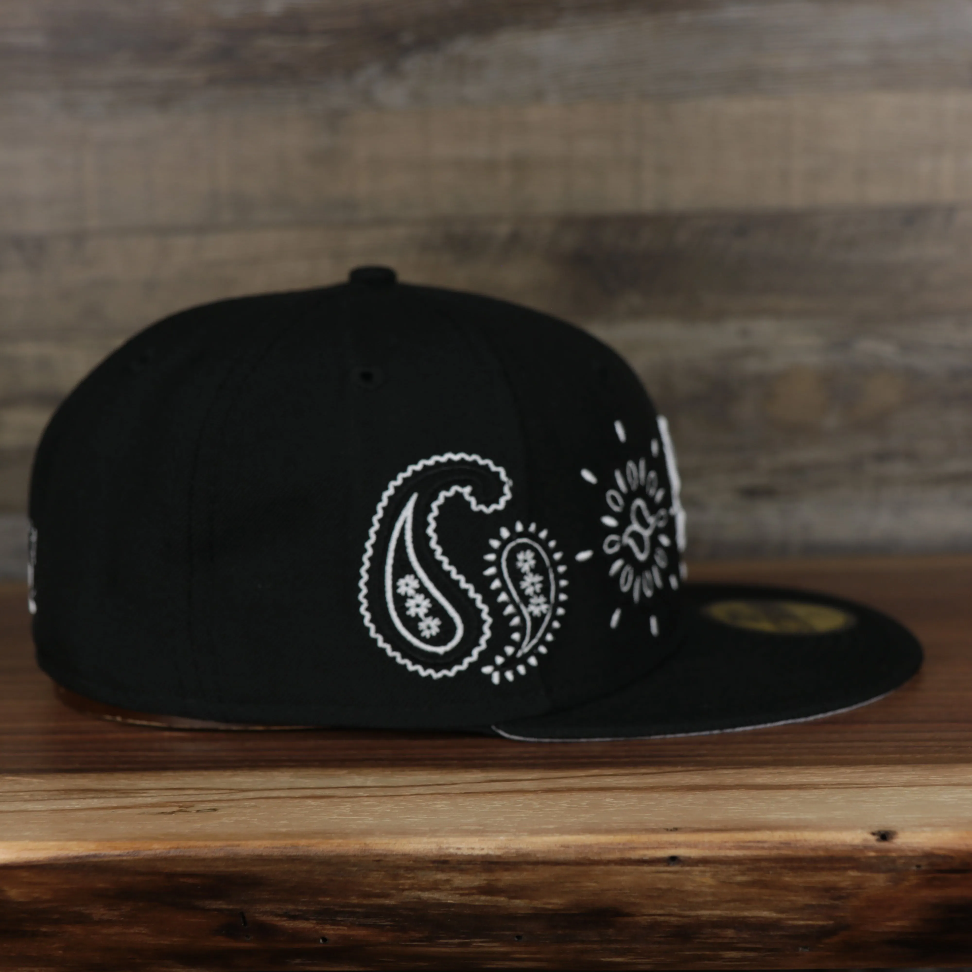 Chicago White Sox All Over Paisley Bandana Pattern Grey Bottom 5950 Fitted Cap | Black