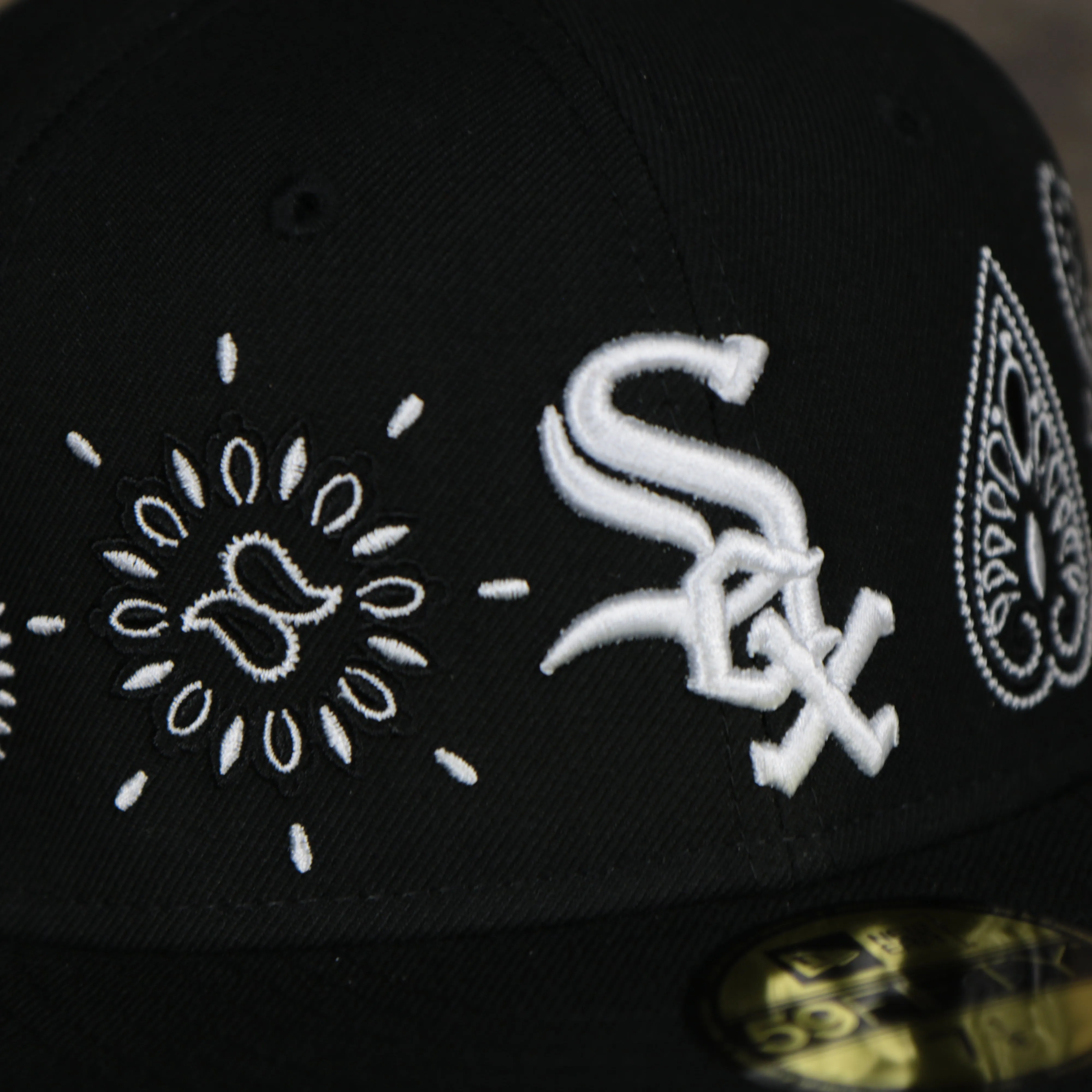 Chicago White Sox All Over Paisley Bandana Pattern Grey Bottom 5950 Fitted Cap | Black