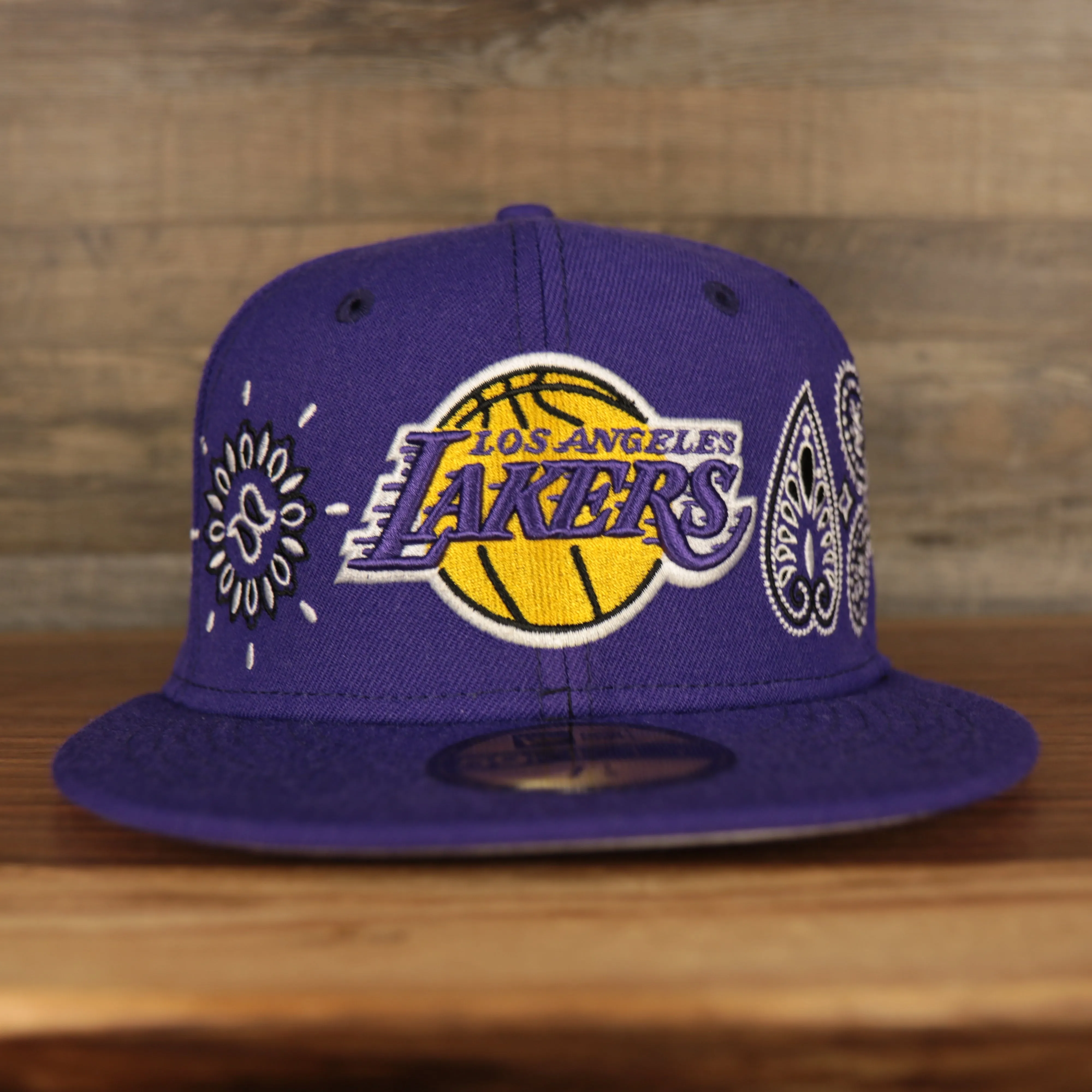 Los Angeles Lakers All Over Paisley Bandana Pattern Grey Bottom 5950 Fitted Cap | Purple