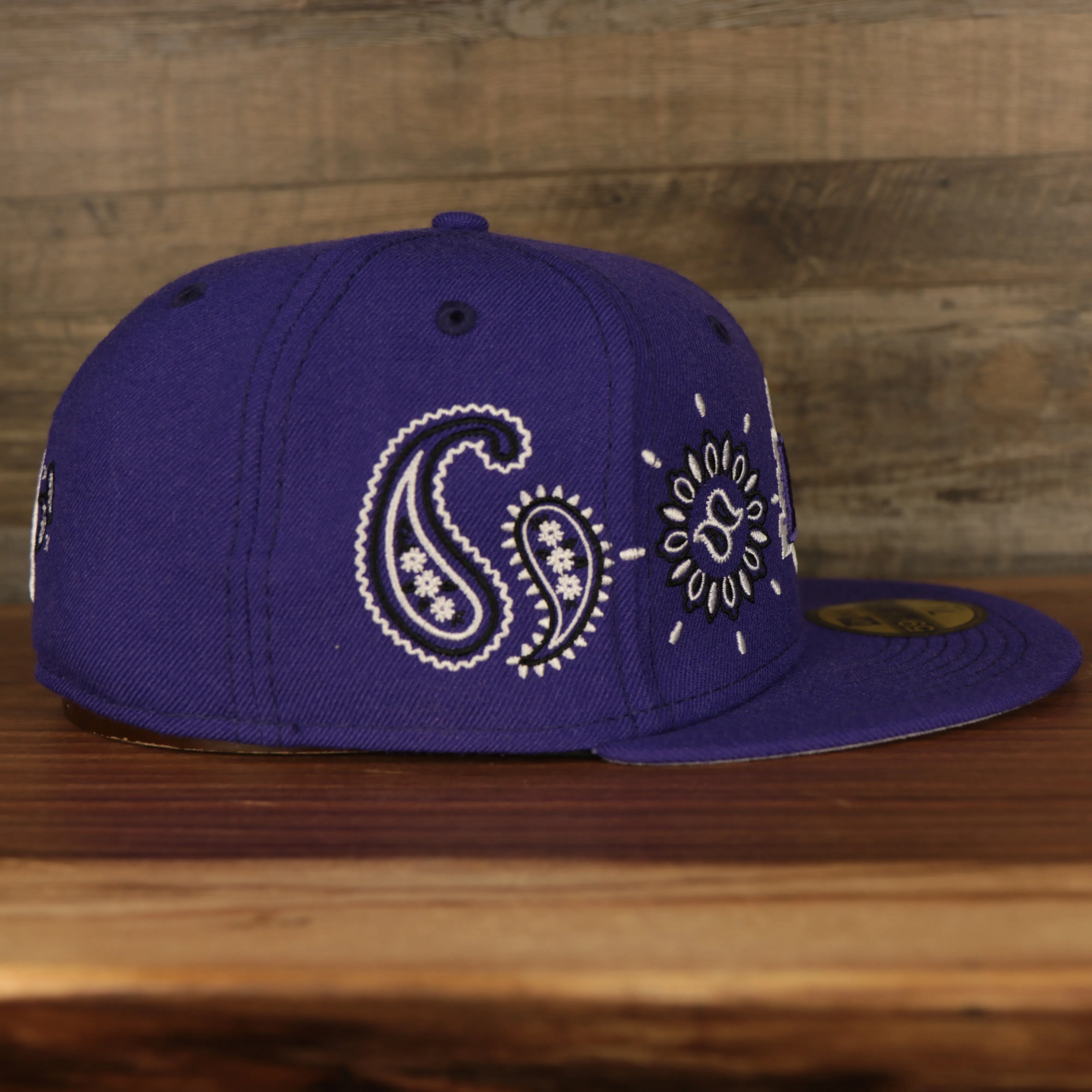 Los Angeles Lakers All Over Paisley Bandana Pattern Grey Bottom 5950 Fitted Cap | Purple