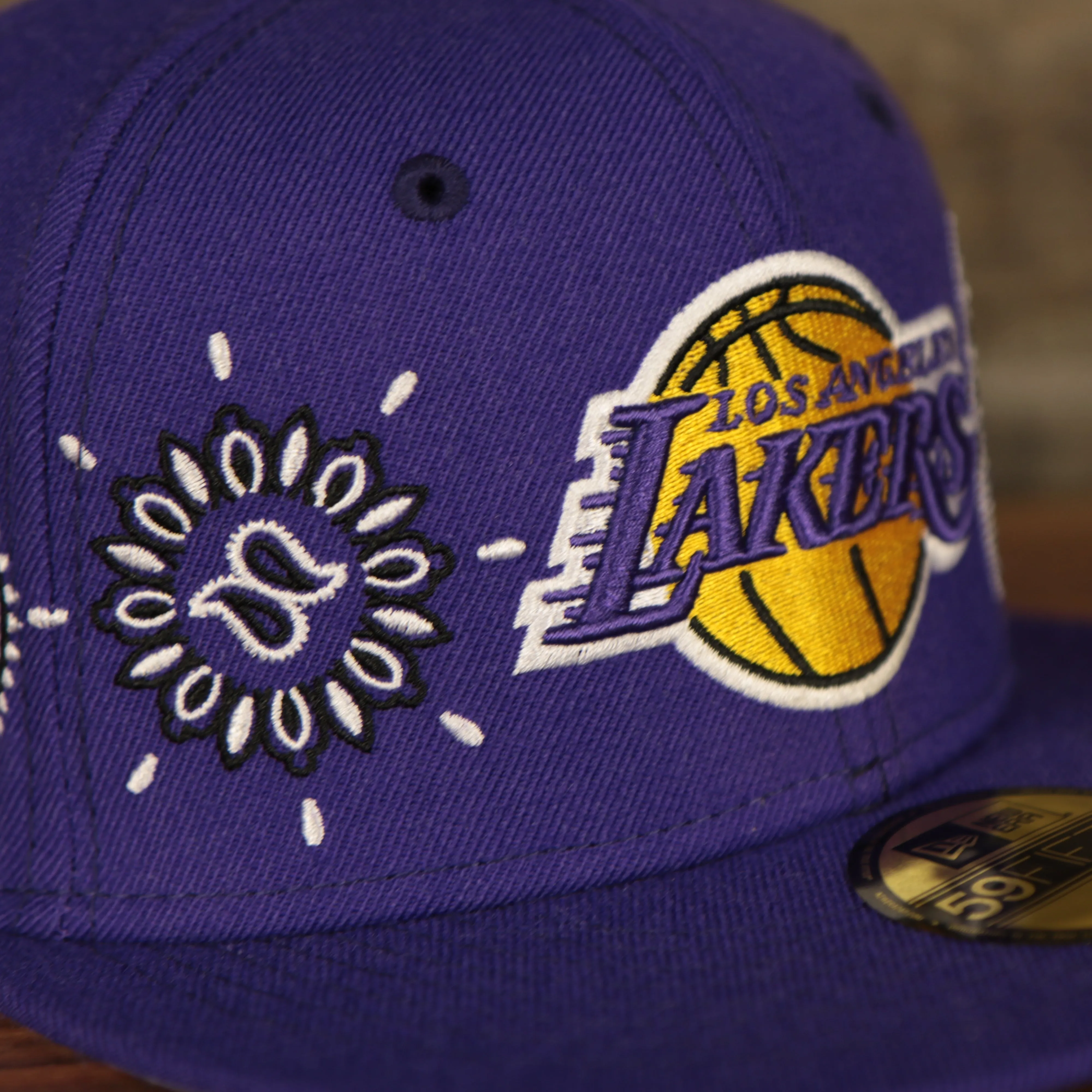 Los Angeles Lakers All Over Paisley Bandana Pattern Grey Bottom 5950 Fitted Cap | Purple