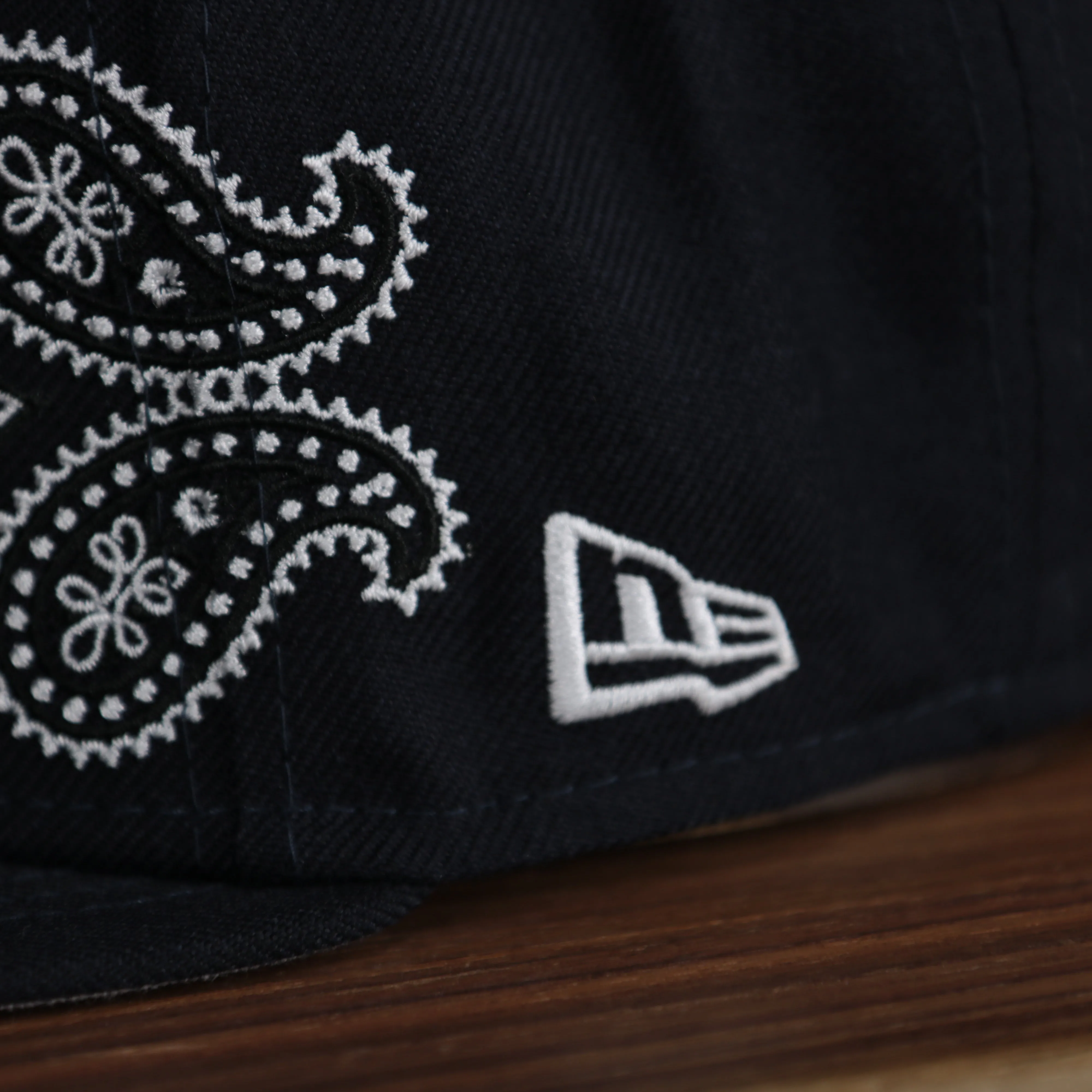 New York Yankees All Over Paisley Bandana Pattern Grey Bottom 5950 Fitted Cap | Navy