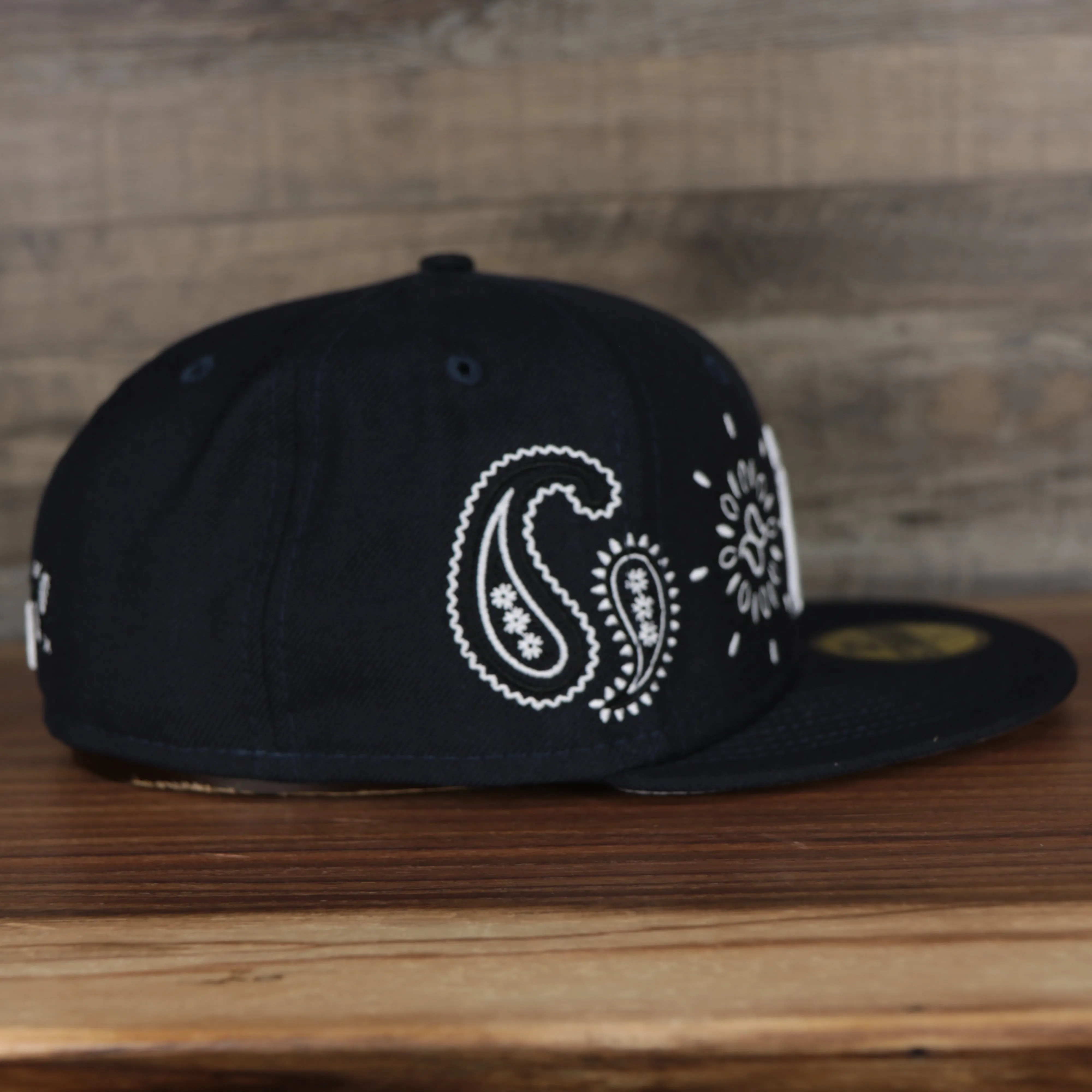 New York Yankees All Over Paisley Bandana Pattern Grey Bottom 5950 Fitted Cap | Navy