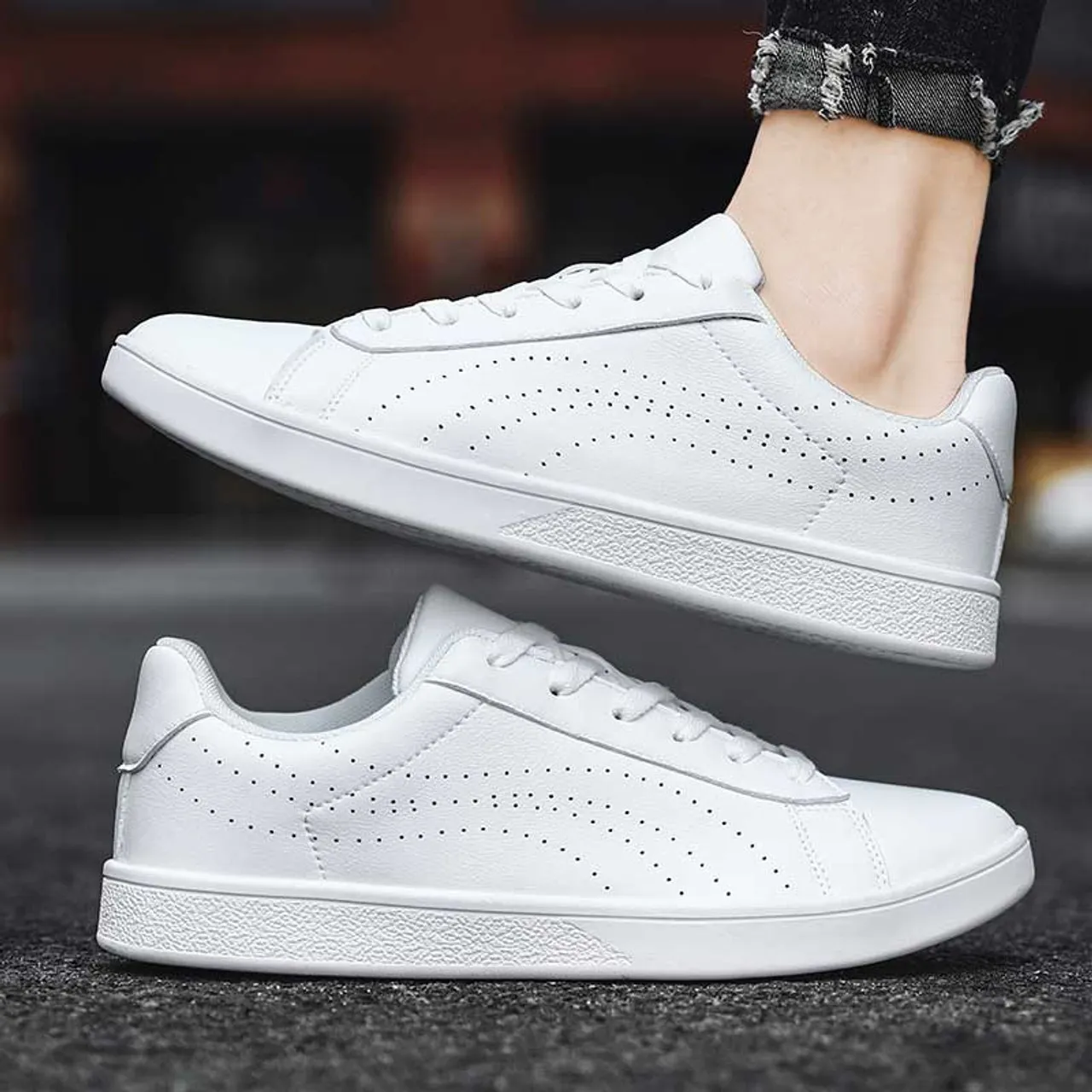 White curved stripe casual shoe sneaker